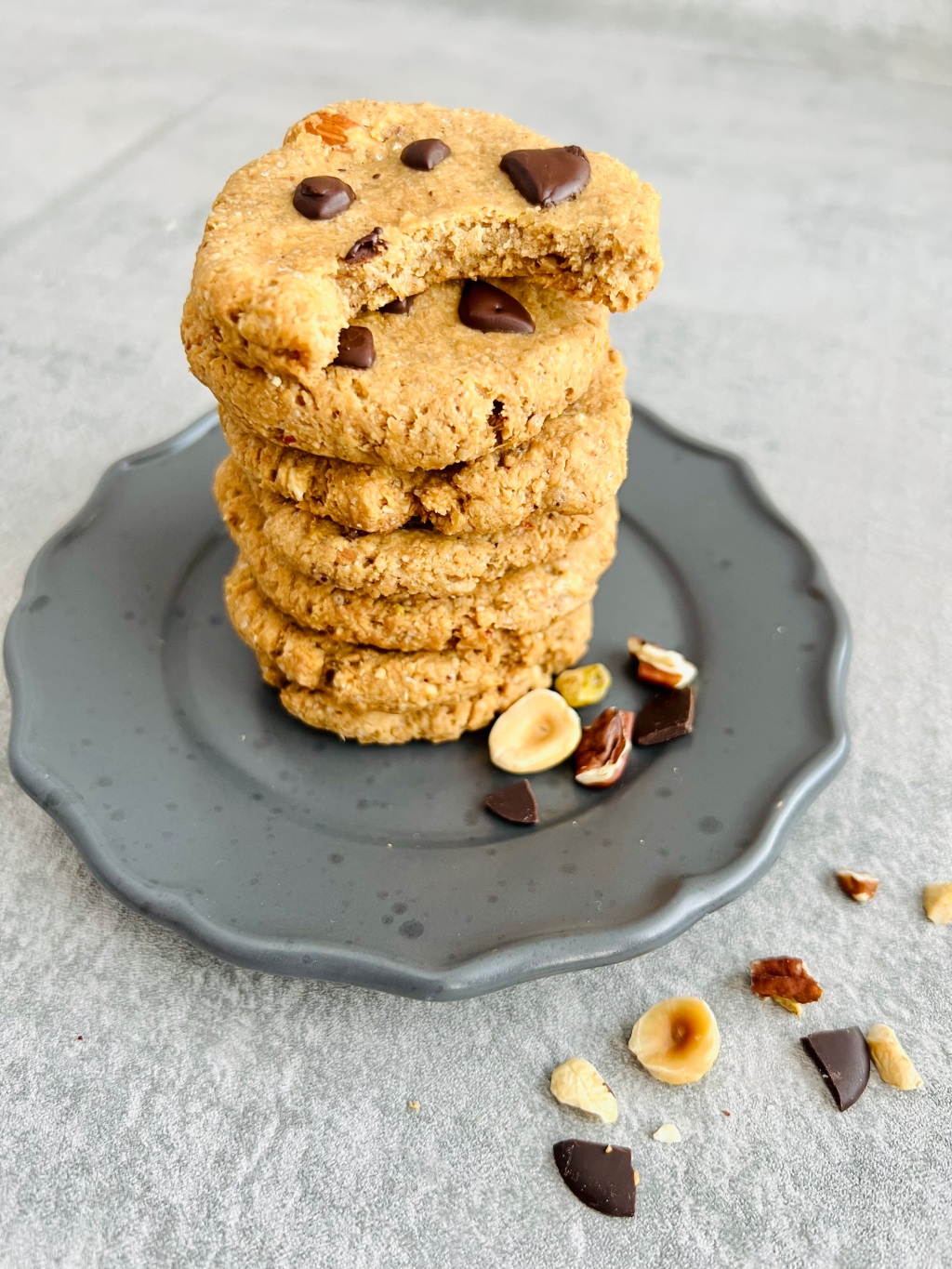 Vegan Crunchy Cookies with Chocolate
